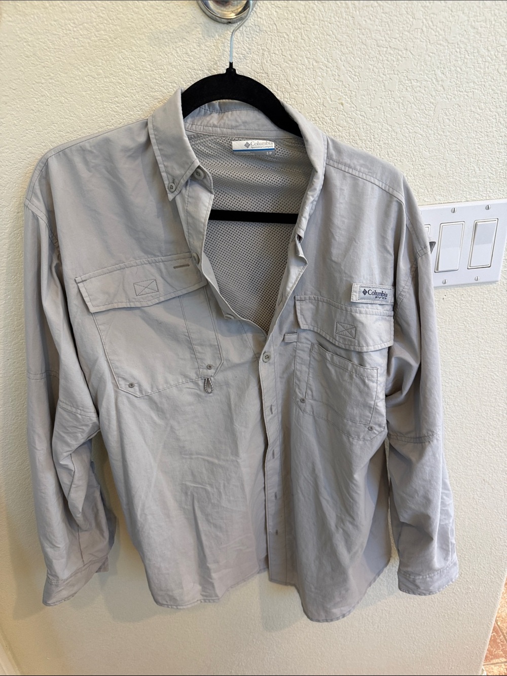 Columbia women’s Lightweight Shirt Jacket — Light Gray